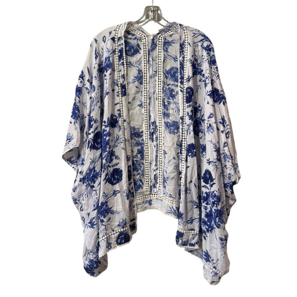 Soft Lightweight Altar'd State Blue Floral Embroidered Kimono Poncho